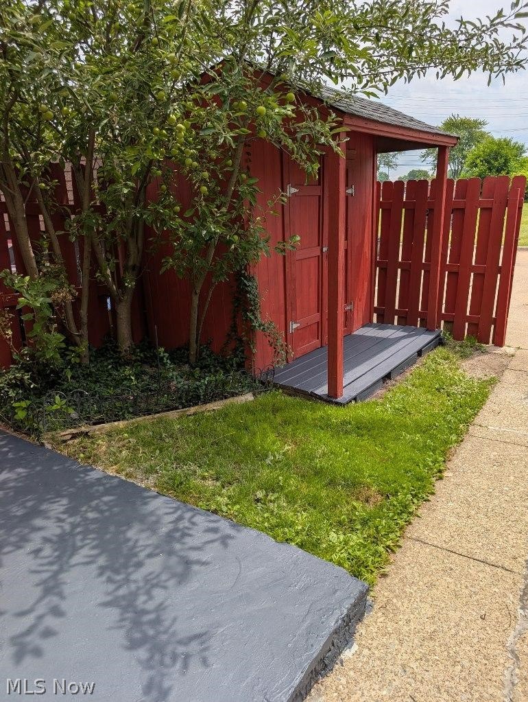 5975 Glenway Drive Brook Park OH 44142