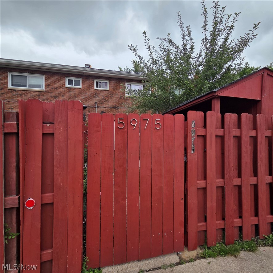 5975 Glenway Drive Brook Park OH 44142