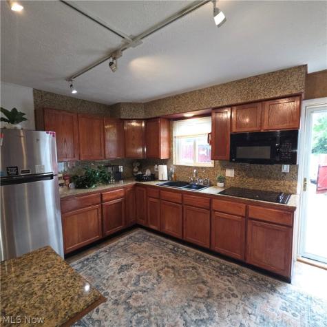 5975 Glenway Drive Brook Park OH 44142