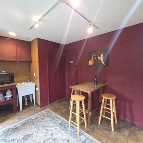 5975 Glenway Drive Brook Park OH 44142