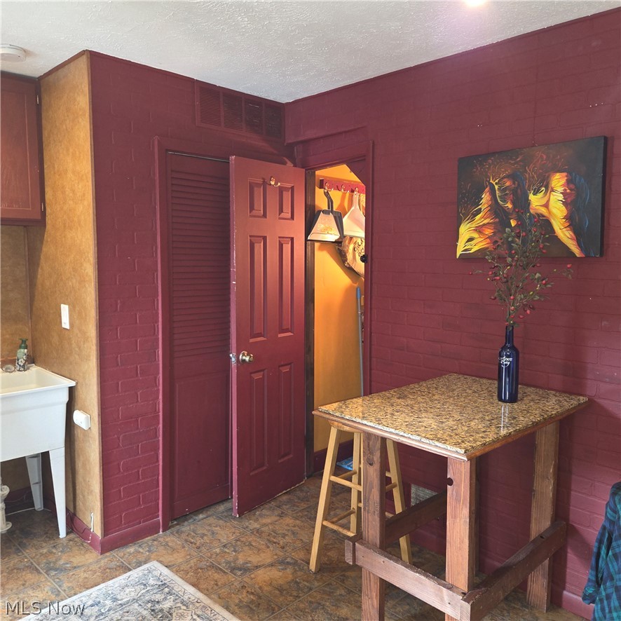 5975 Glenway Drive Brook Park OH 44142