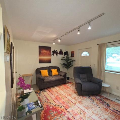 5975 Glenway Drive Brook Park OH 44142