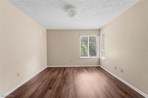 361 Village Pointe Drive Akron OH 44313