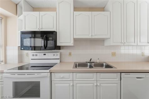 361 Village Pointe Drive Akron OH 44313