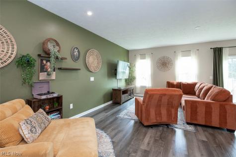 1165 Meadow Run Copley OH 44321