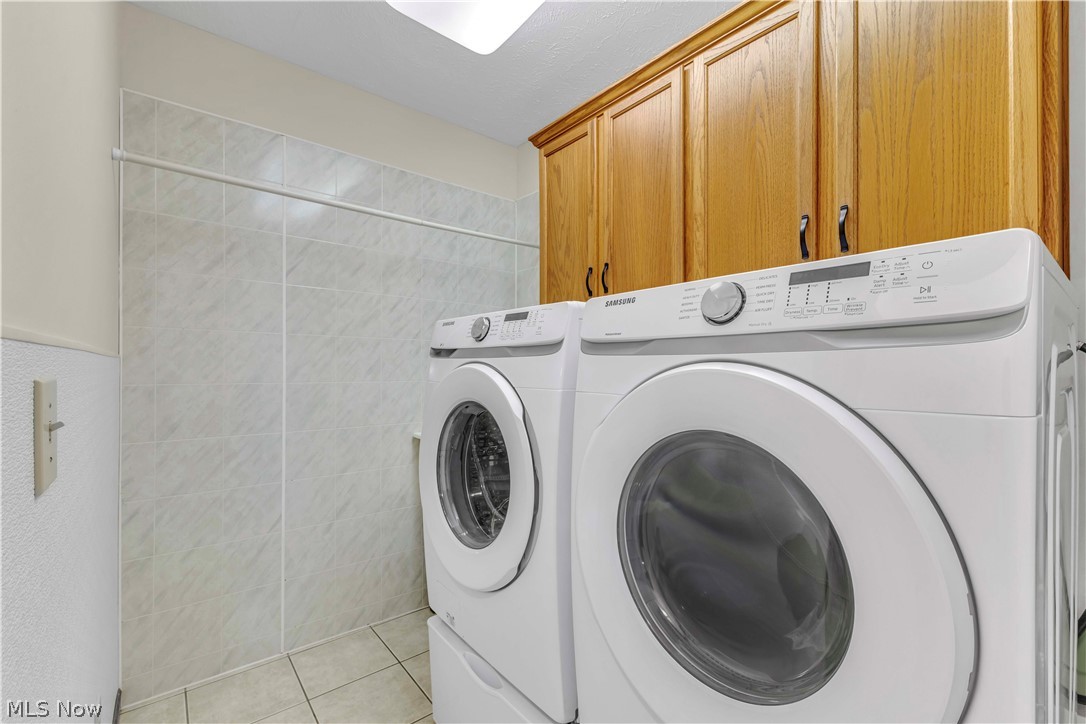 406 Oleander Oval Madison OH 44057