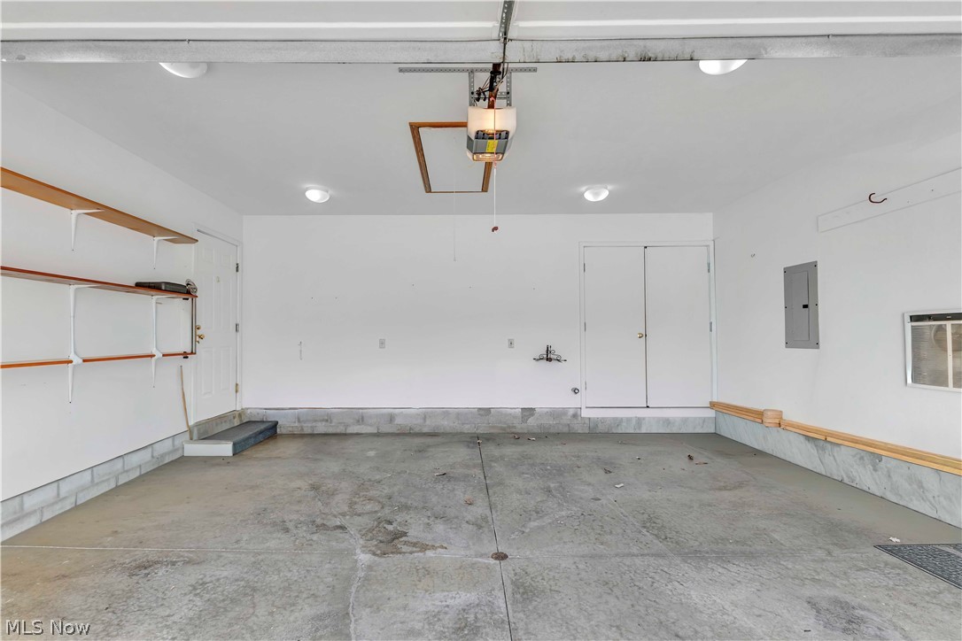 406 Oleander Oval Madison OH 44057