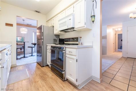 2112 Acacia Park Drive Lyndhurst OH 44124