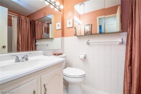 2112 Acacia Park Drive Lyndhurst OH 44124
