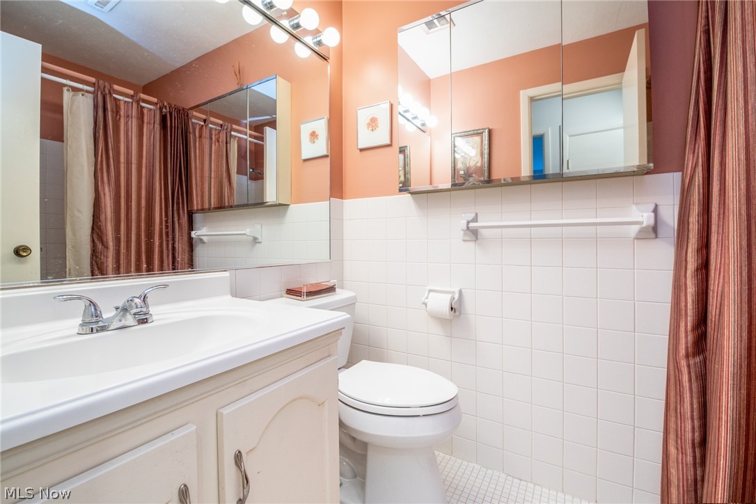 2112 Acacia Park Drive Lyndhurst OH 44124