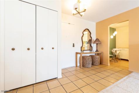 2112 Acacia Park Drive Lyndhurst OH 44124