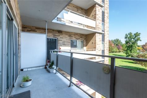 2112 Acacia Park Drive Lyndhurst OH 44124