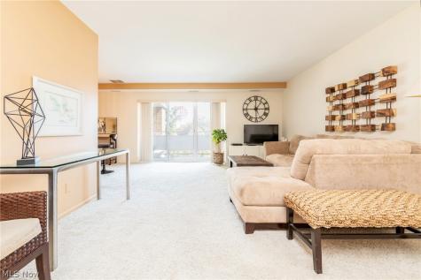 2112 Acacia Park Drive Lyndhurst OH 44124