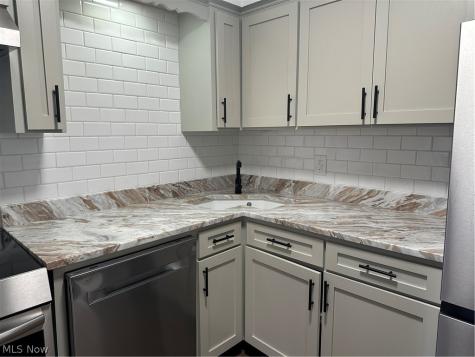 2 Meadowlawn Drive Mentor OH 44060
