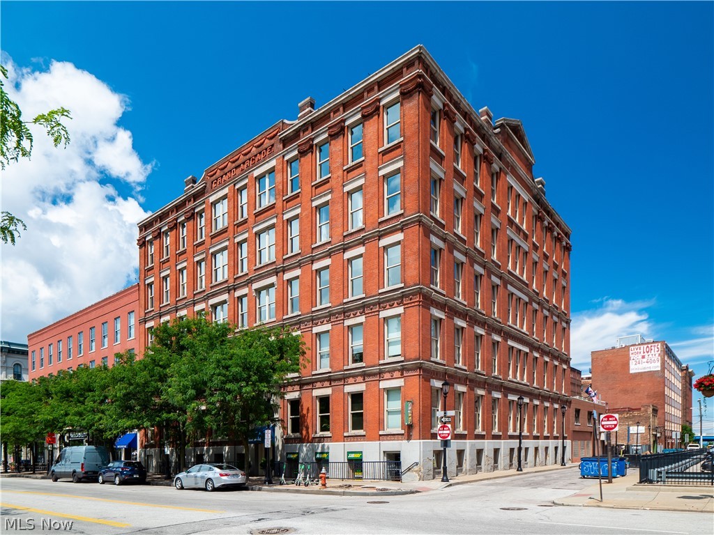 408 W Saint Clair Avenue Cleveland OH 44113