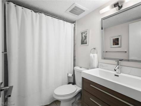 408 W Saint Clair Avenue Cleveland OH 44113