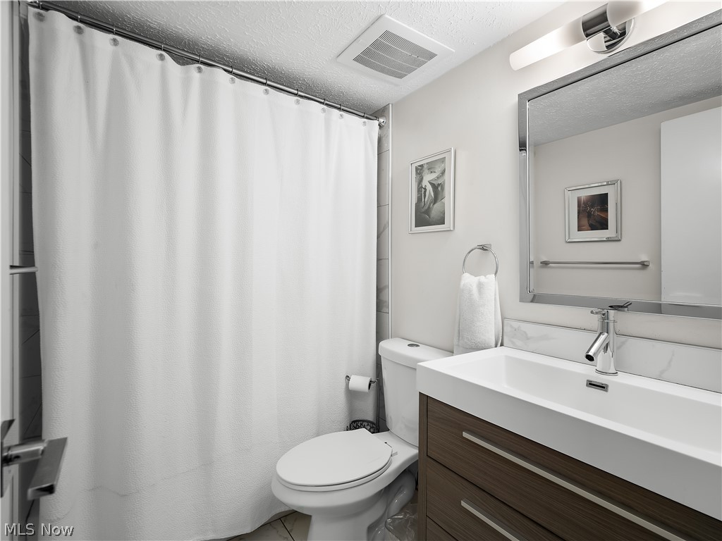 408 W Saint Clair Avenue Cleveland OH 44113