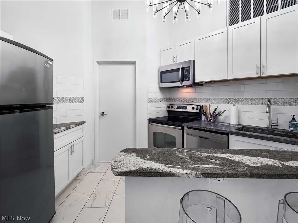 408 W Saint Clair Avenue Cleveland OH 44113