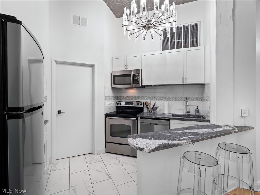 408 W Saint Clair Avenue Cleveland OH 44113