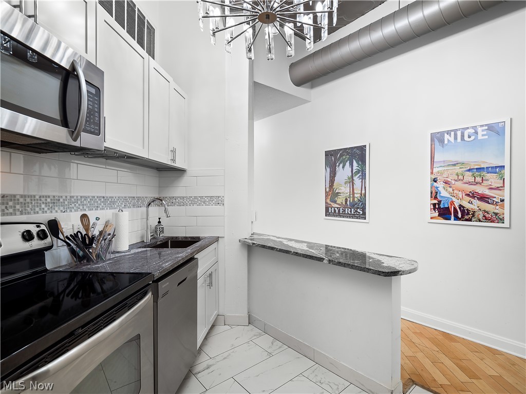 408 W Saint Clair Avenue Cleveland OH 44113