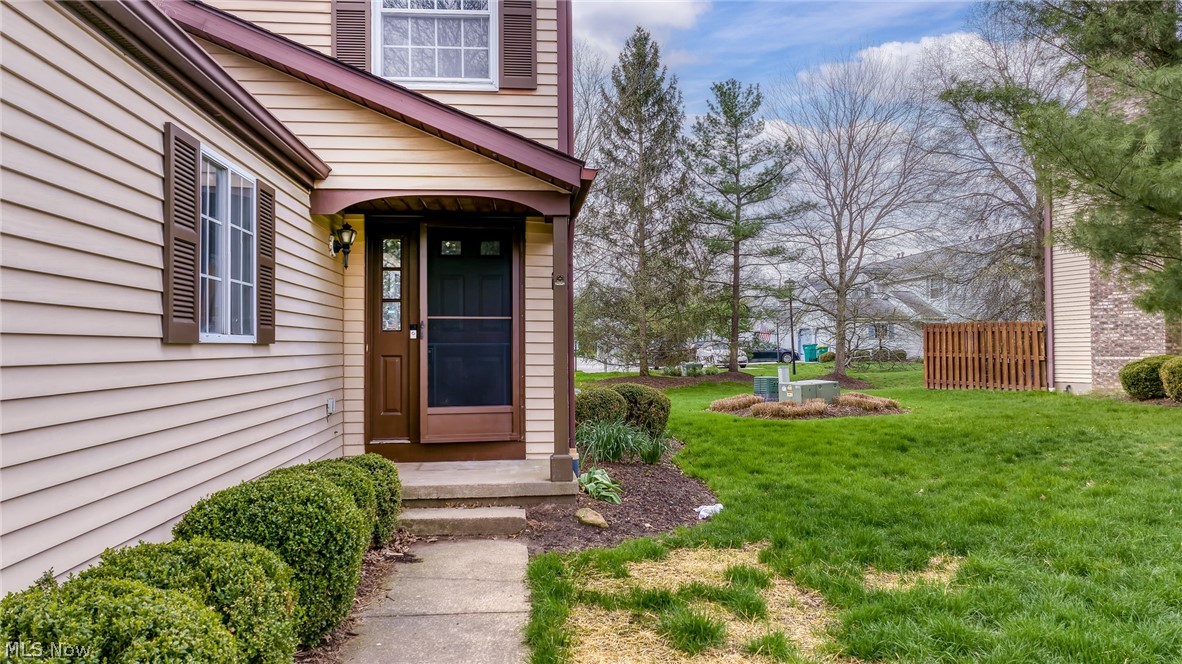 9648 E Idlewood Drive Twinsburg OH 44087