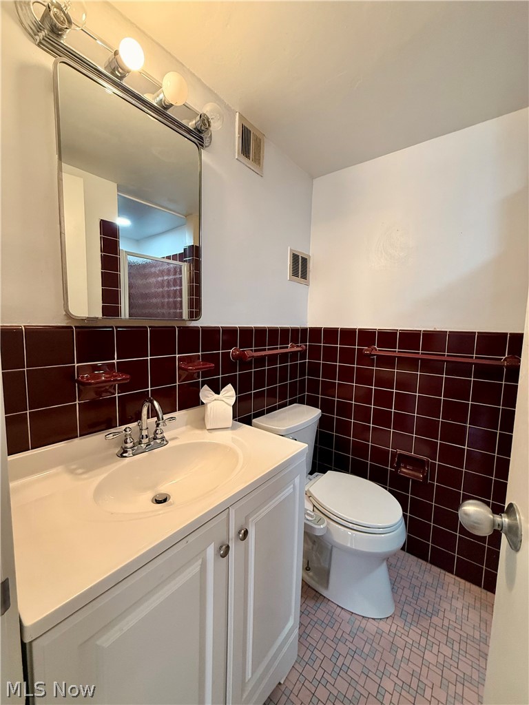 11820 Edgewater Drive Lakewood OH 44107