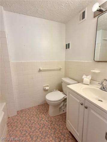11820 Edgewater Drive Lakewood OH 44107