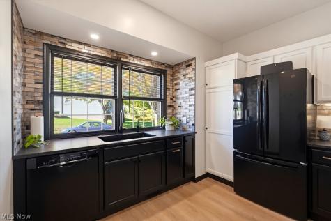 4518 Amberidge Avenue NW Canton OH 44708
