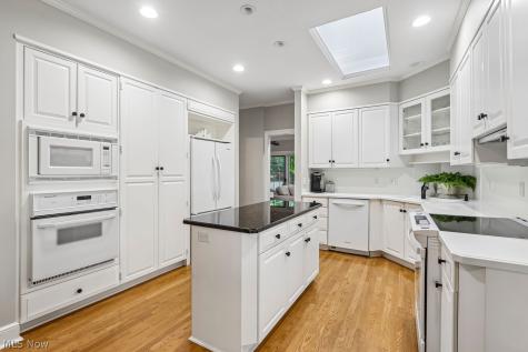 2256 Pebble Cove Westlake OH 44145