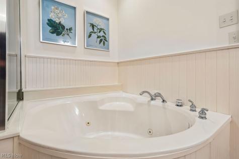 2256 Pebble Cove Westlake OH 44145