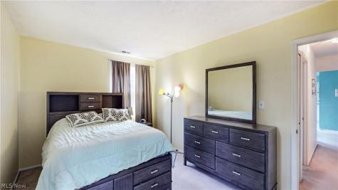 2736 Pease Drive Rocky River OH 44116