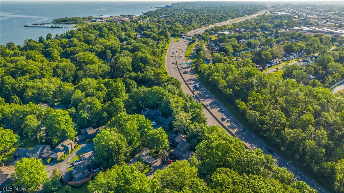 36 Oakshore Drive Bratenahl OH 44108