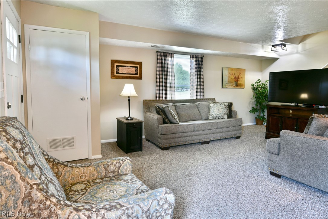 2832 Ivy Hill Circle Cortland OH 44410
