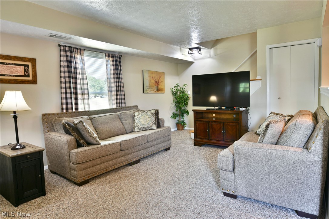 2832 Ivy Hill Circle Cortland OH 44410