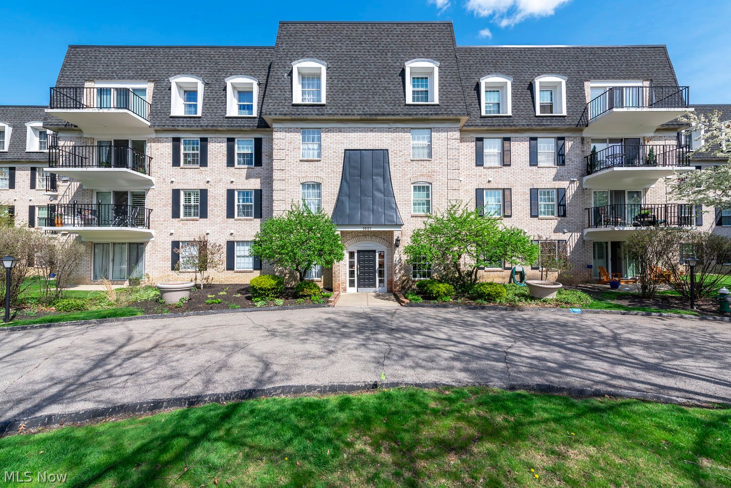 Westlake OH, 1931 King James Parkway, Unit 425