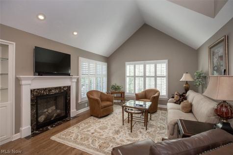 878 Hampton Court Sagamore Hills OH 44067