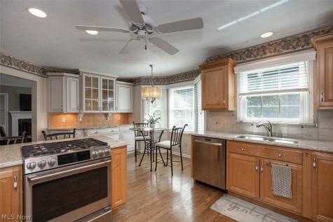 878 Hampton Court Sagamore Hills OH 44067