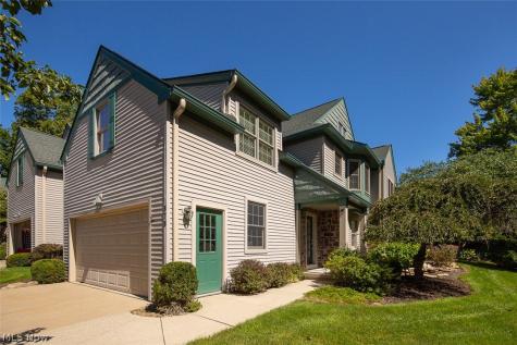 878 Hampton Court Sagamore Hills OH 44067