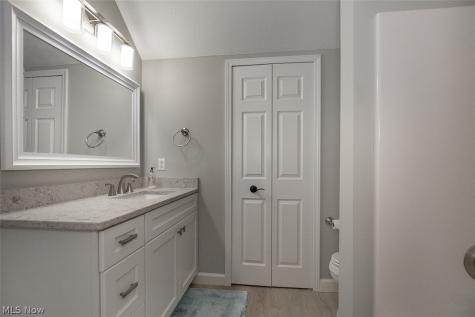 878 Hampton Court Sagamore Hills OH 44067