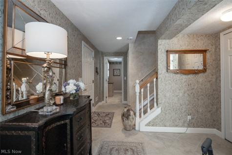 878 Hampton Court Sagamore Hills OH 44067