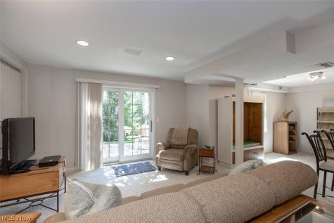 878 Hampton Court Sagamore Hills OH 44067