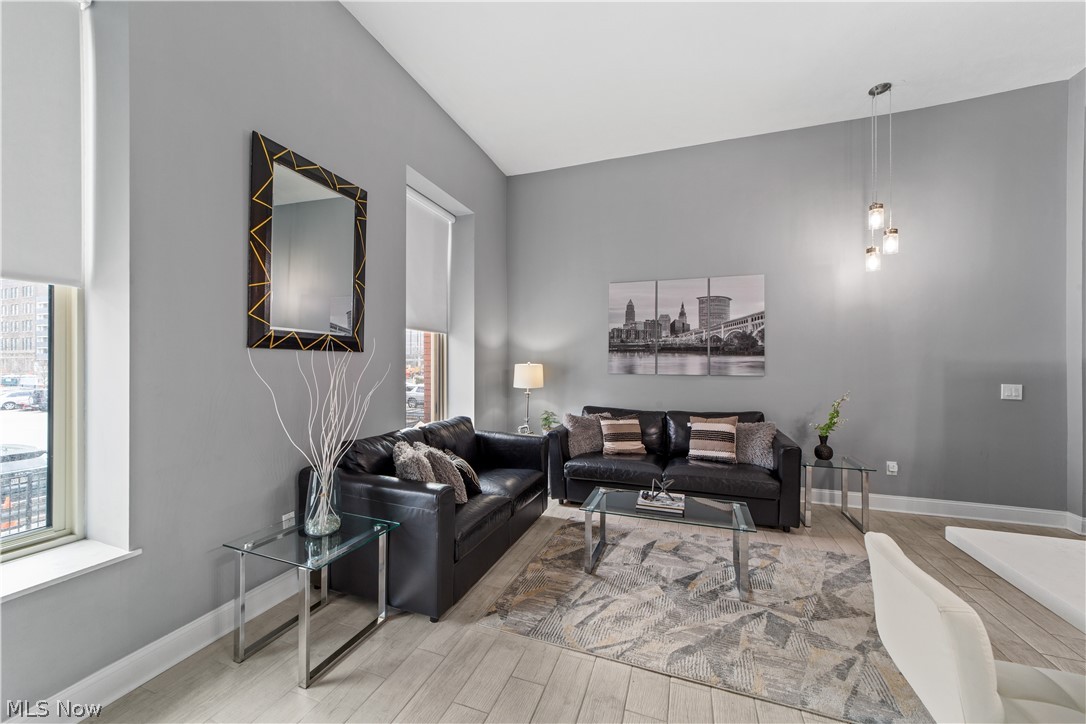 408 W Saint Clair Avenue Cleveland OH 44113