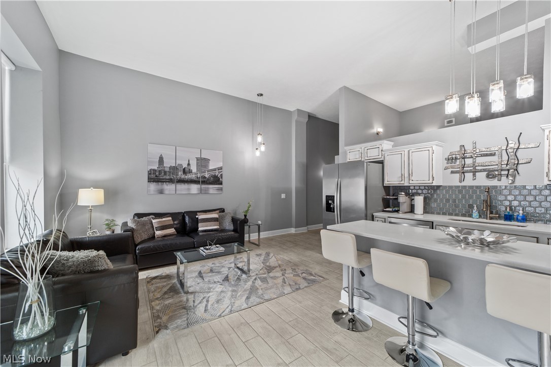408 W Saint Clair Avenue Cleveland OH 44113