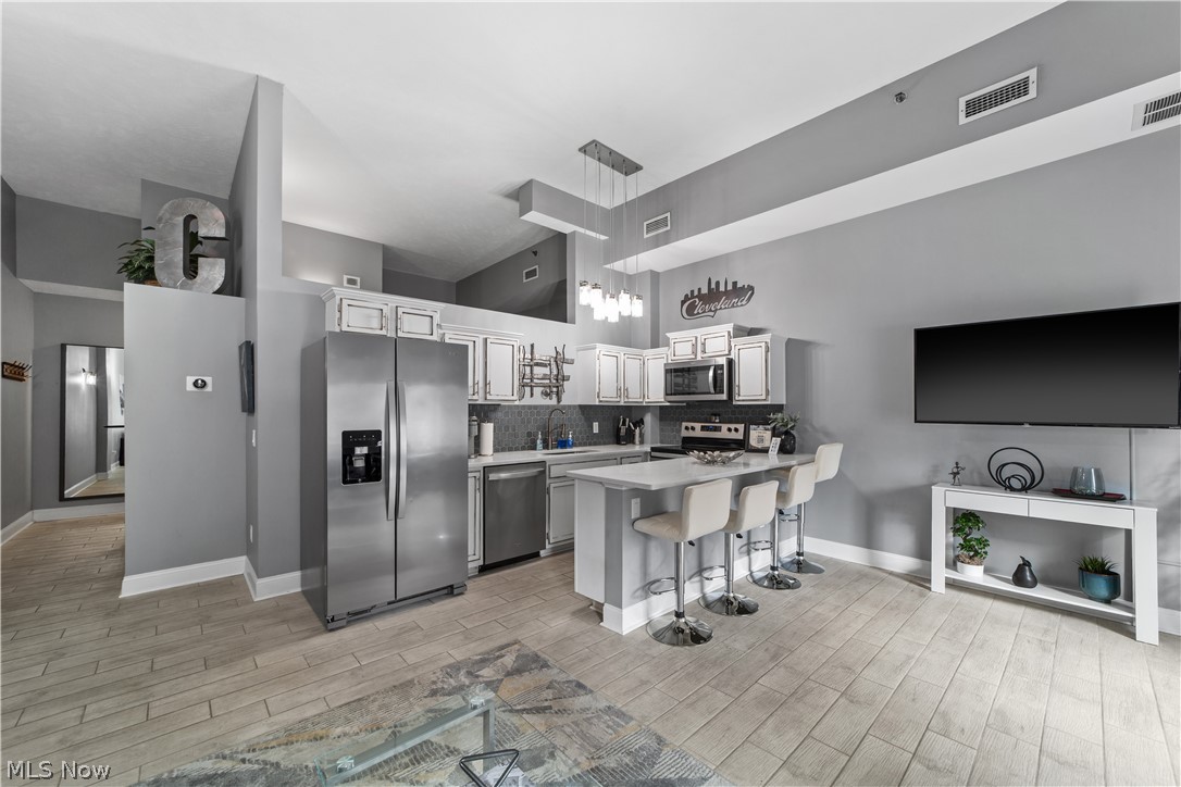 408 W Saint Clair Avenue Cleveland OH 44113
