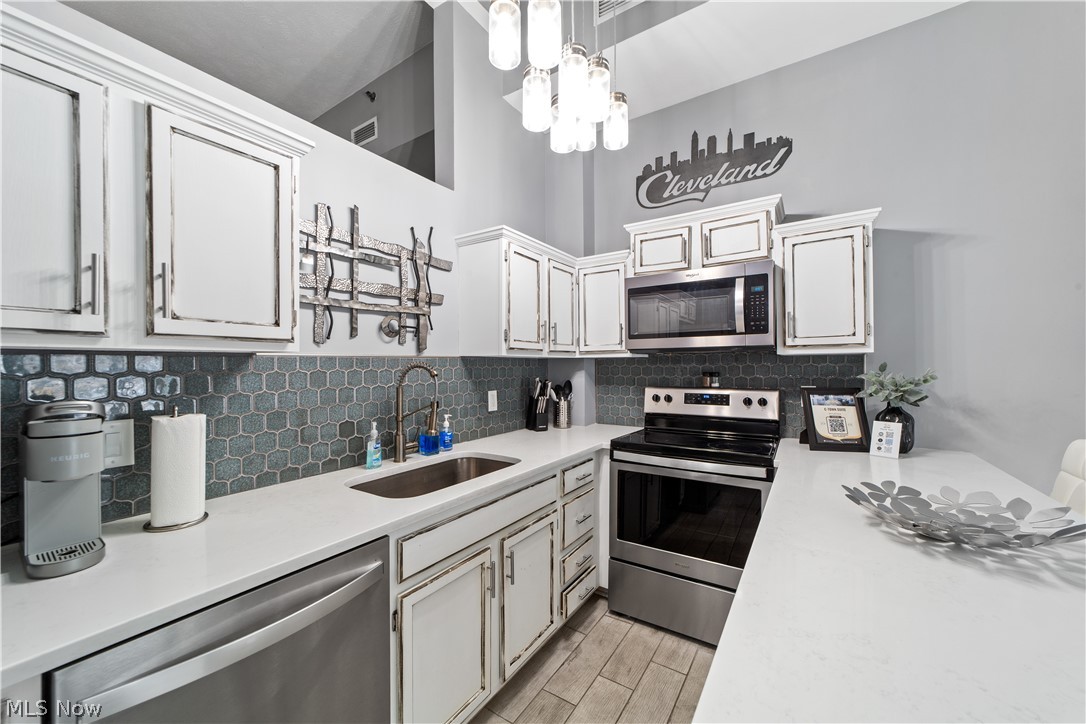408 W Saint Clair Avenue Cleveland OH 44113