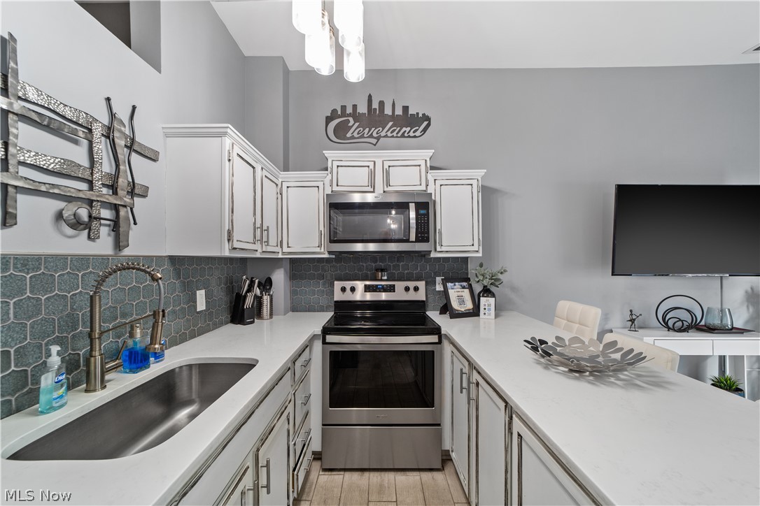 408 W Saint Clair Avenue Cleveland OH 44113