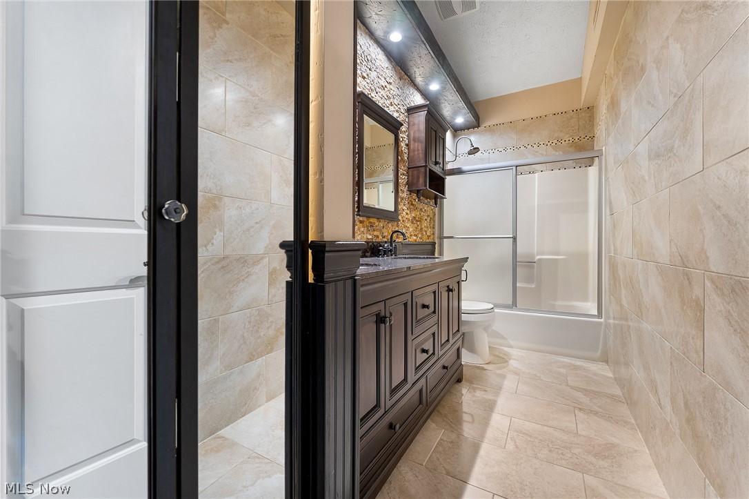 1303 Red Tail Hawk Court Boardman OH 44512