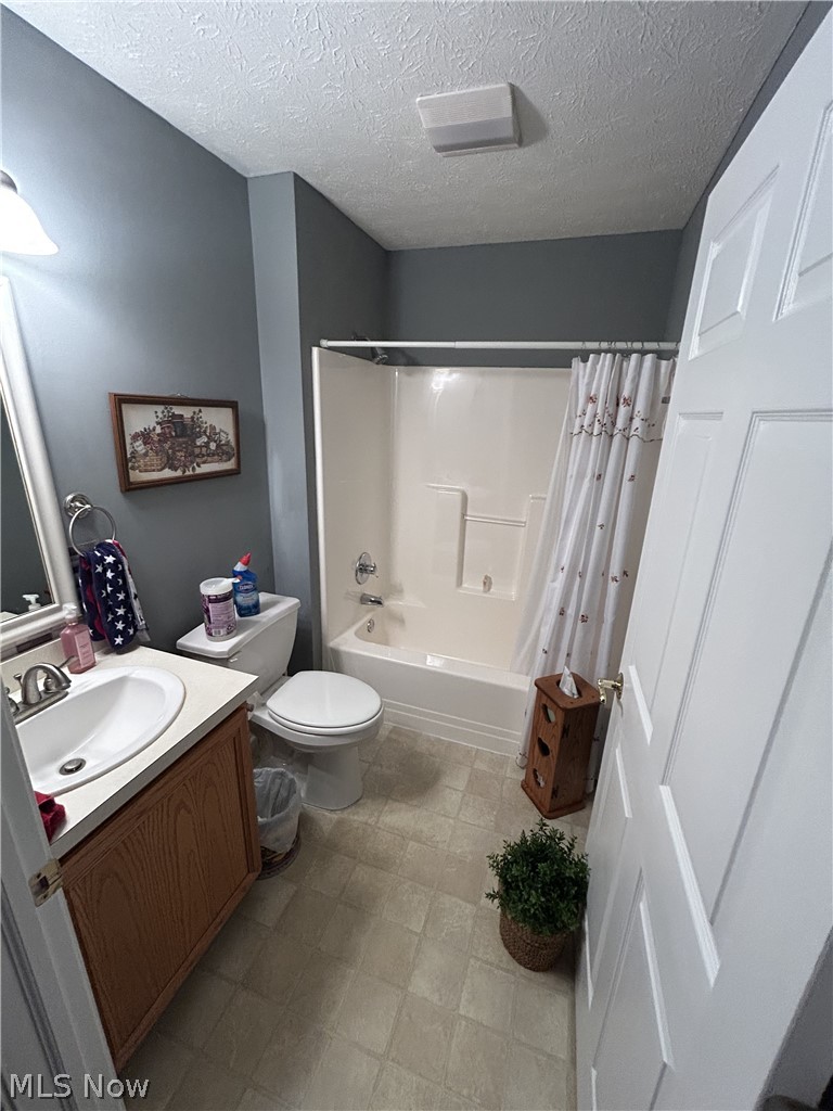 1313 Wynridge Avenue Louisville OH 44641