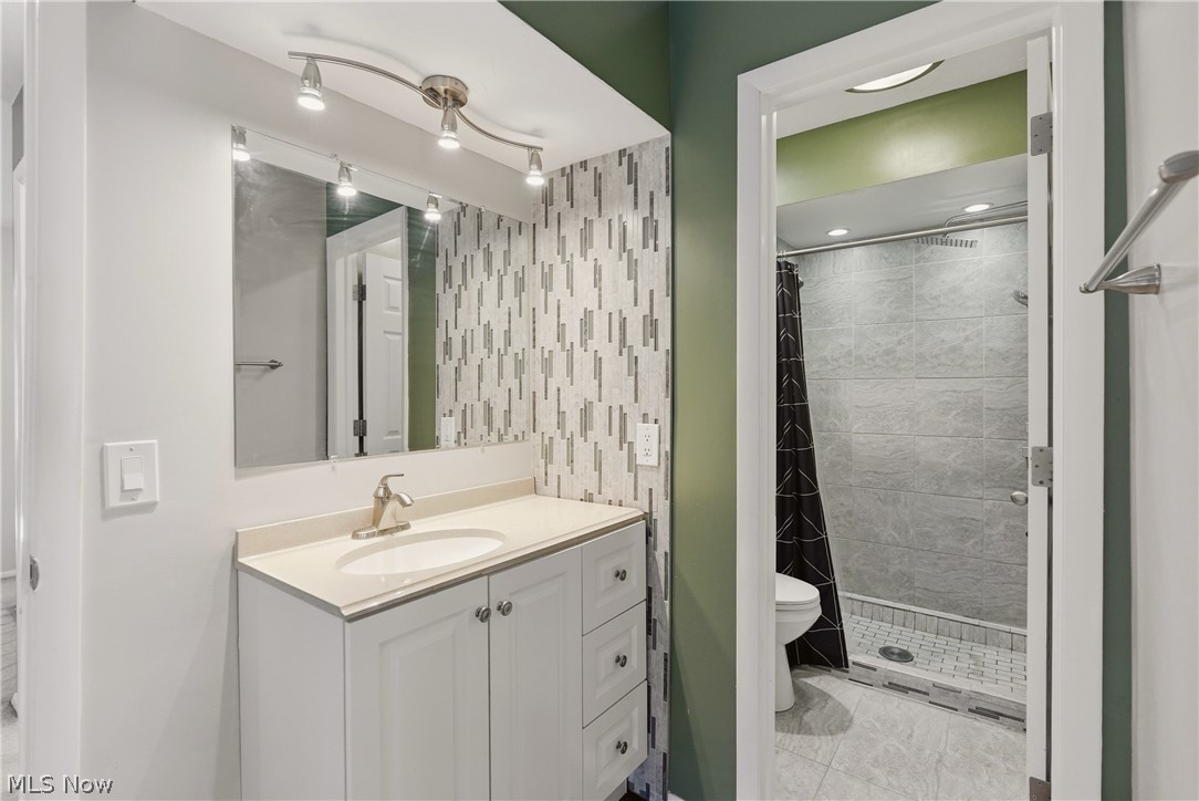 701 Tinkers Lane Sagamore Hills OH 44067