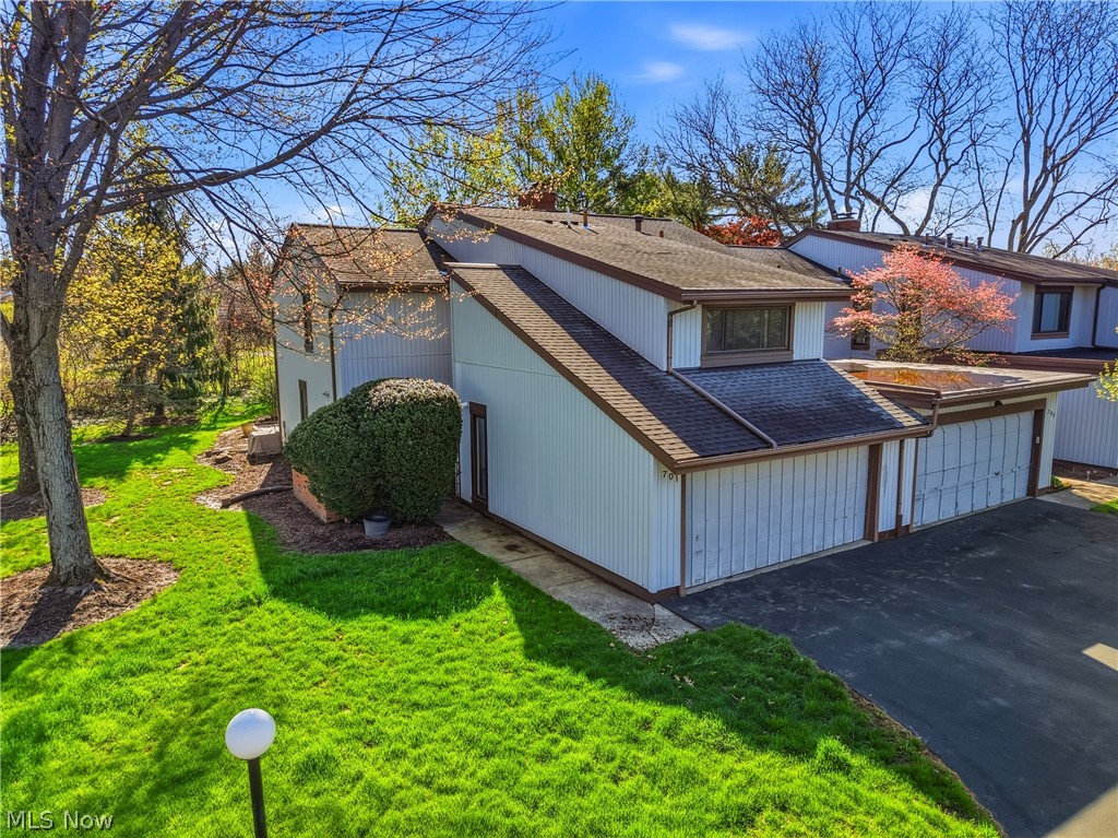 701 Tinkers Lane Sagamore Hills OH 44067